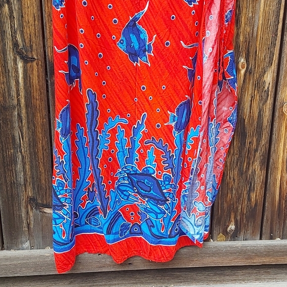Red under the sea Sarong - Picture 4 of 8